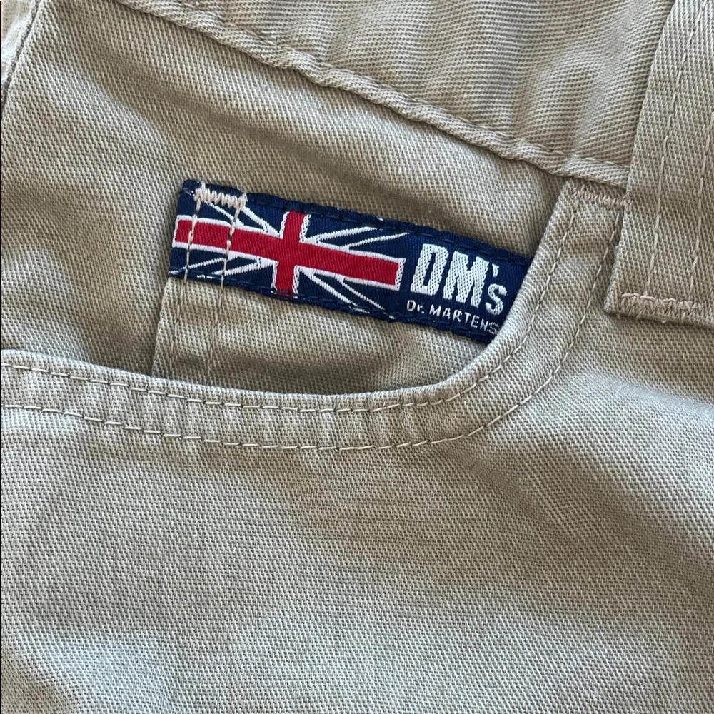 Vintage Dr. Martens Khaki Cargo Shorts with Embroidered Patch - Picture 3 of 7